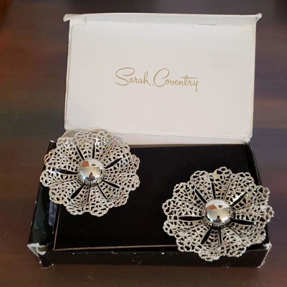 Vintage Sarah Coventry Silvertone Filigree Flower Clip Earrings - Picture 9 of 10